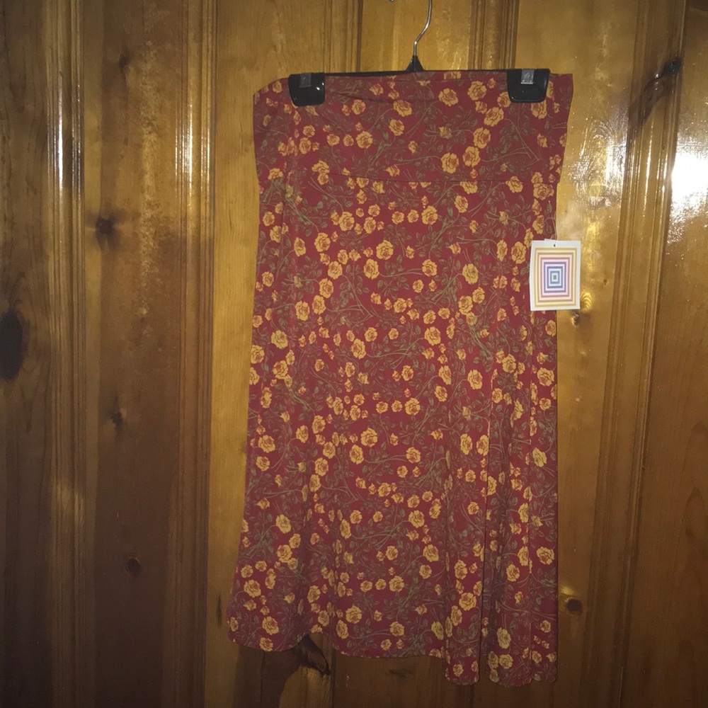 Brand new w/Tags. Lularoe Azure Skirt sz M. Rt$35